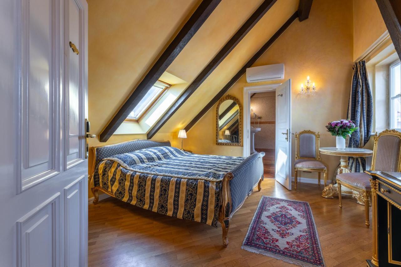 Nosticova Apartments Praha Bagian luar foto
