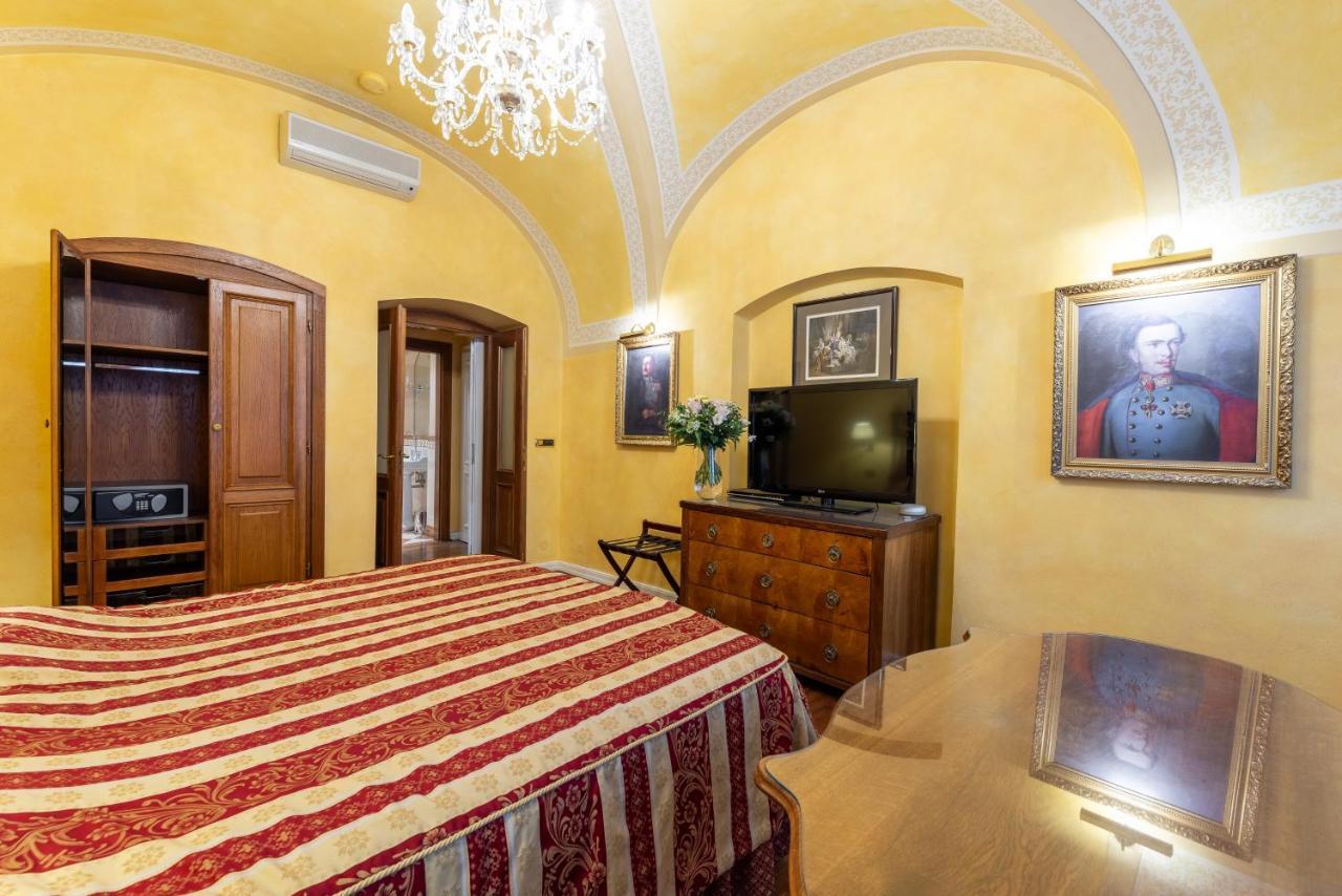 Nosticova Apartments Praha Bagian luar foto