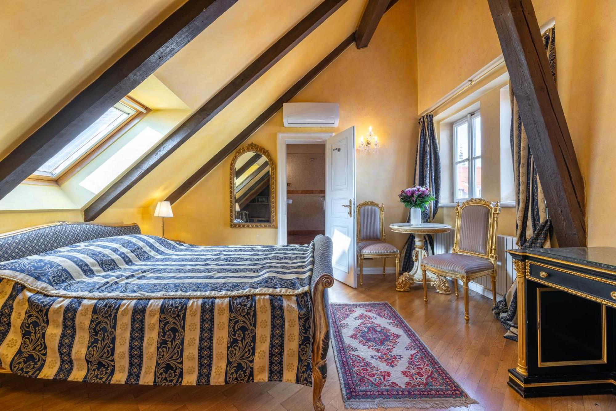 Nosticova Apartments Praha Bagian luar foto