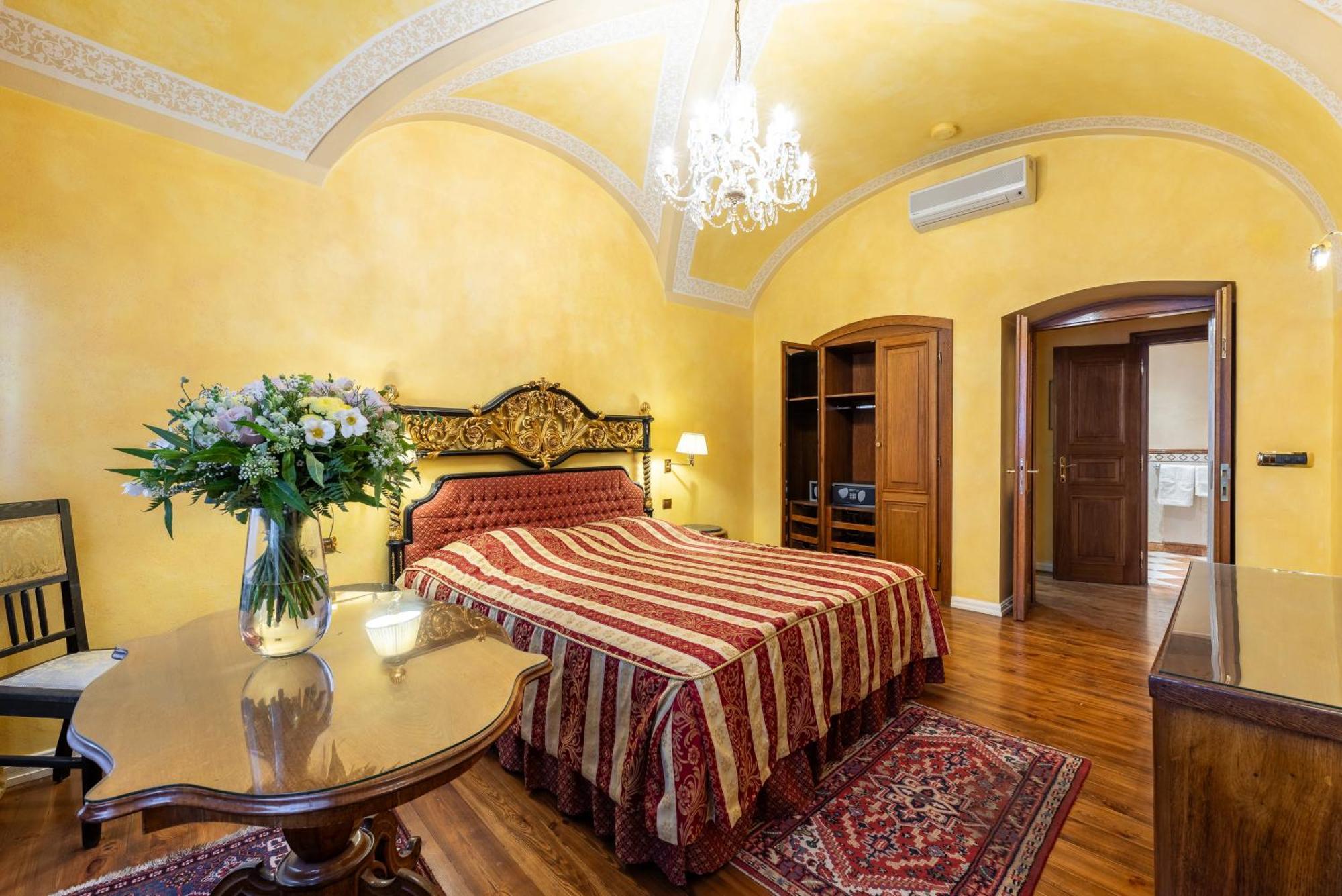 Nosticova Apartments Praha Bagian luar foto